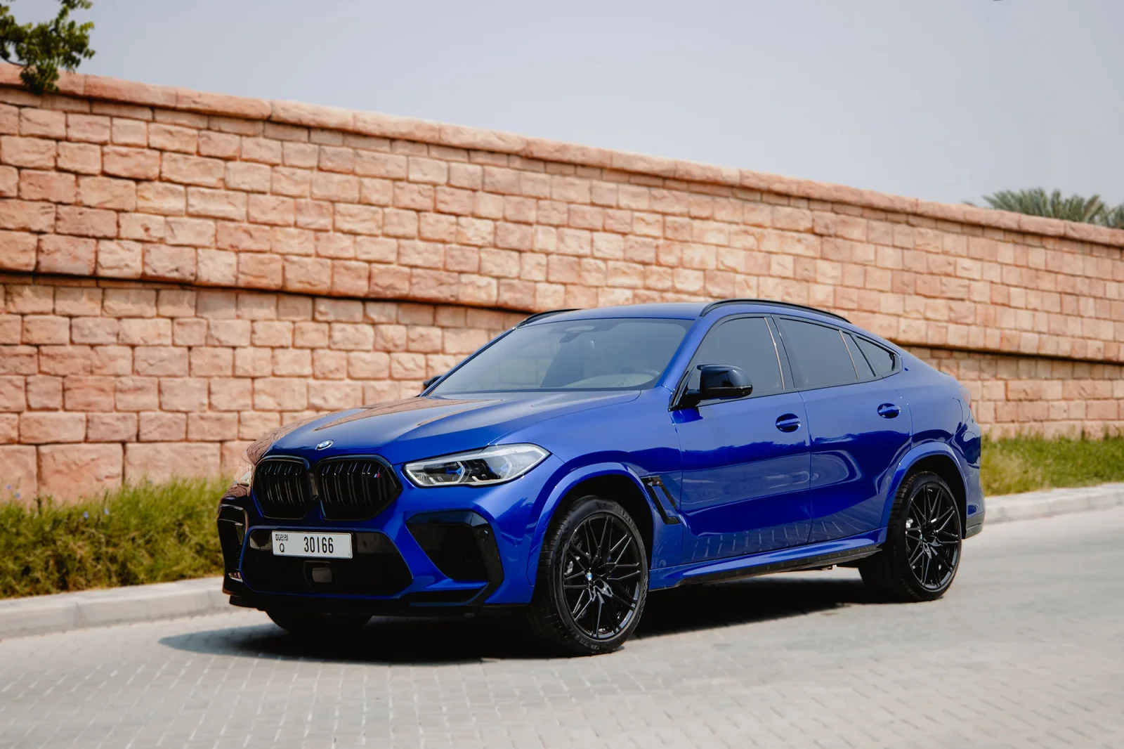 Affitto BMW X6M Competition Blu 2021 in Abu Dhabi - 11 