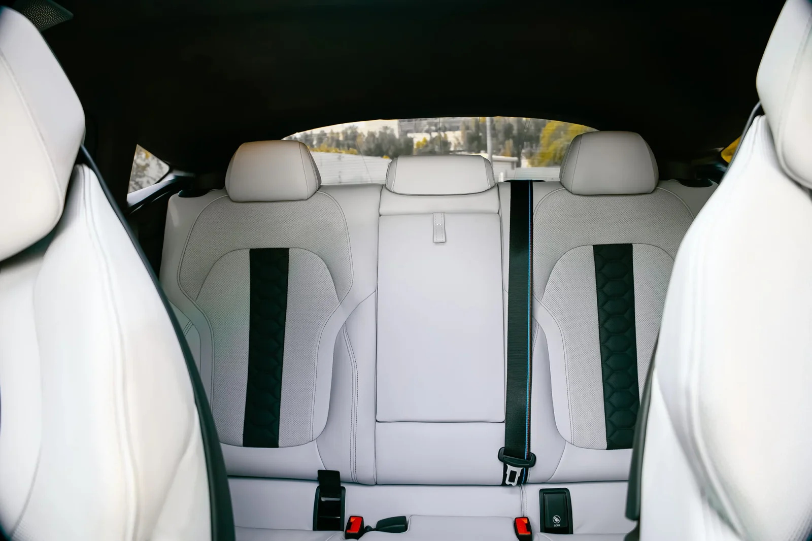 Affitto BMW X6M Competition Blu 2021 in Abu Dhabi - 7 