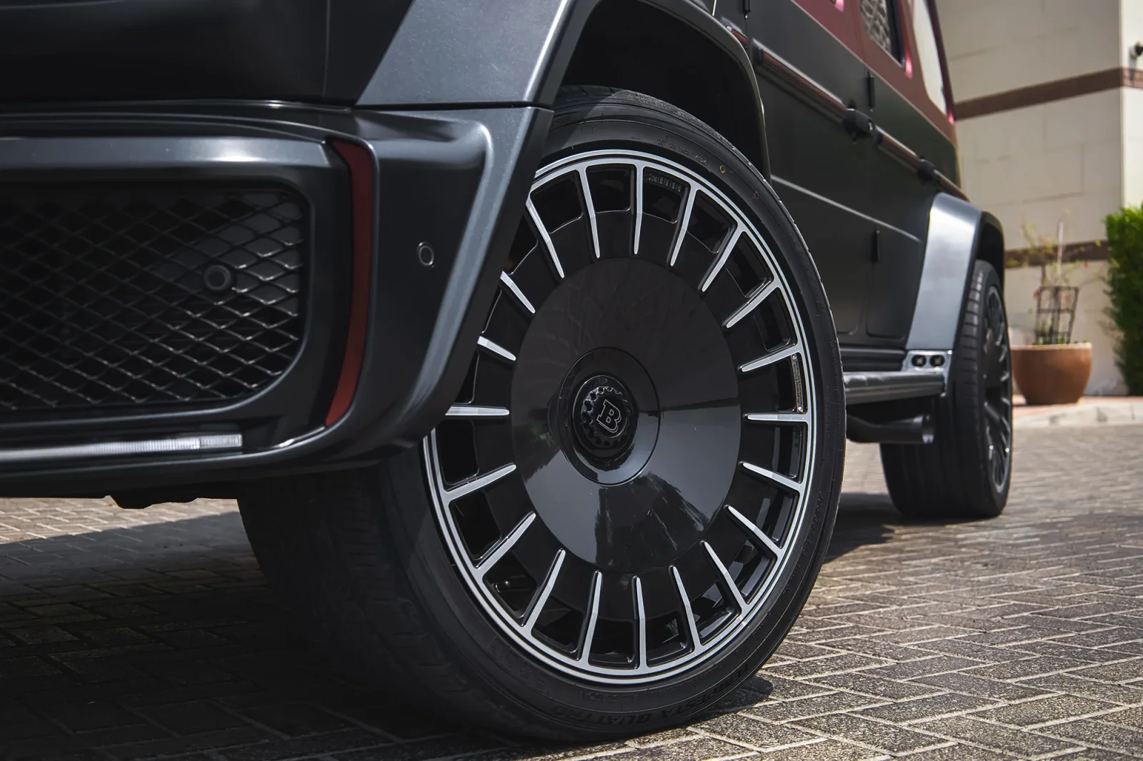 Rent Mercedes-Benz G-Class  BRABUS 800  Black 2021 in Abu Dhabi - 9 