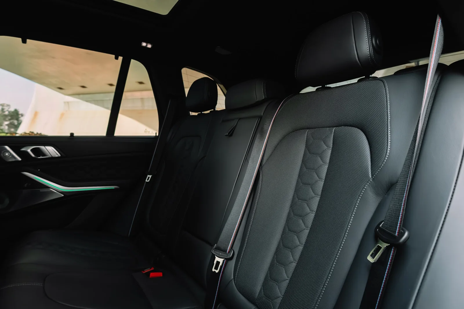 Affitto BMW X5 M Competition Verde 2024 in Abu Dhabi - 7 