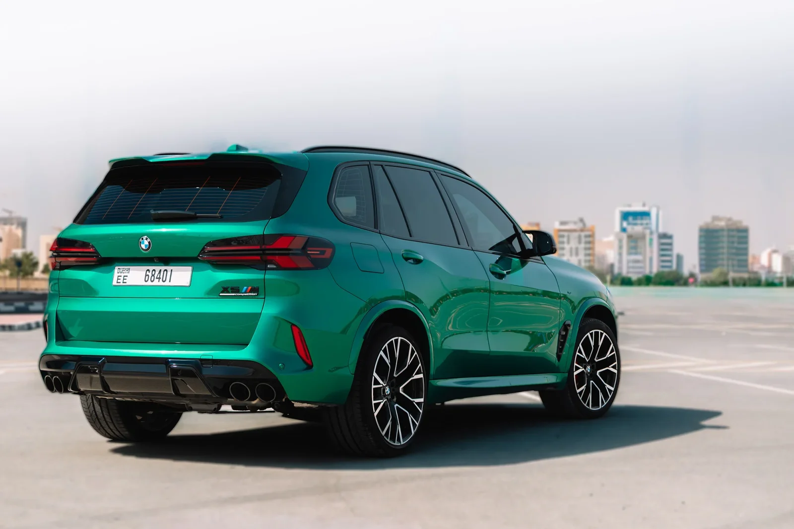 Affitto BMW X5 M Competition Verde 2024 in Abu Dhabi - 11 