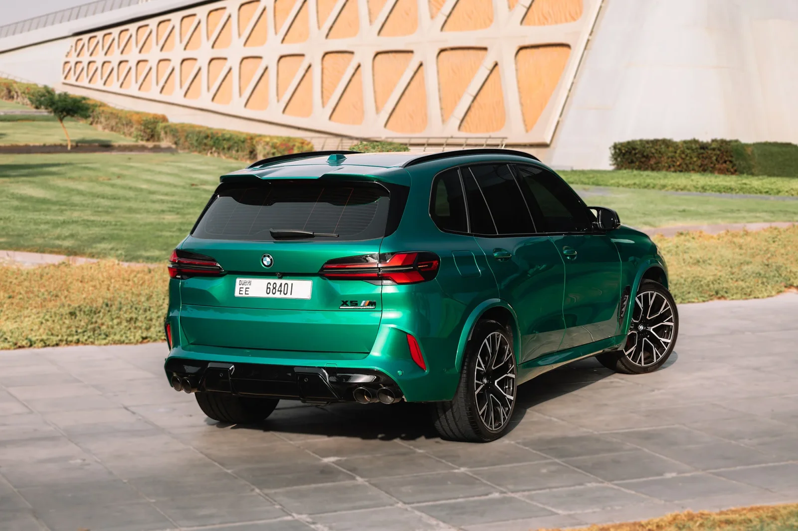 Affitto BMW X5 M Competition Verde 2024 in Abu Dhabi - 9 