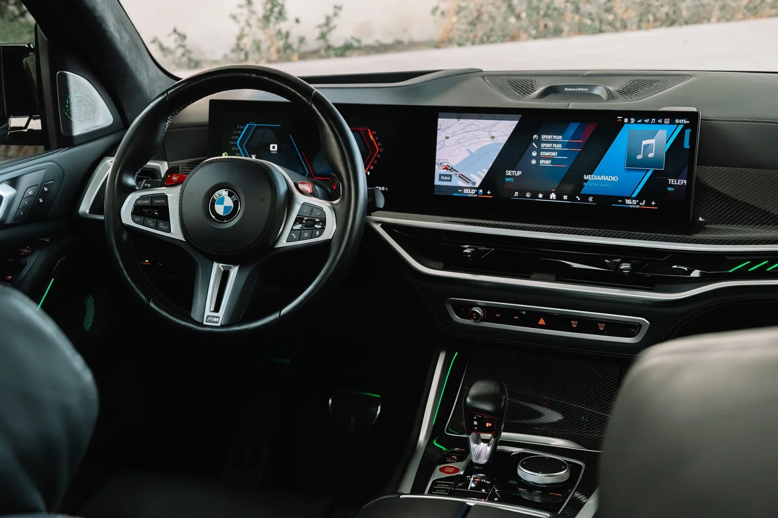 Affitto BMW X5 M Competition Verde 2024 in Abu Dhabi - 3 