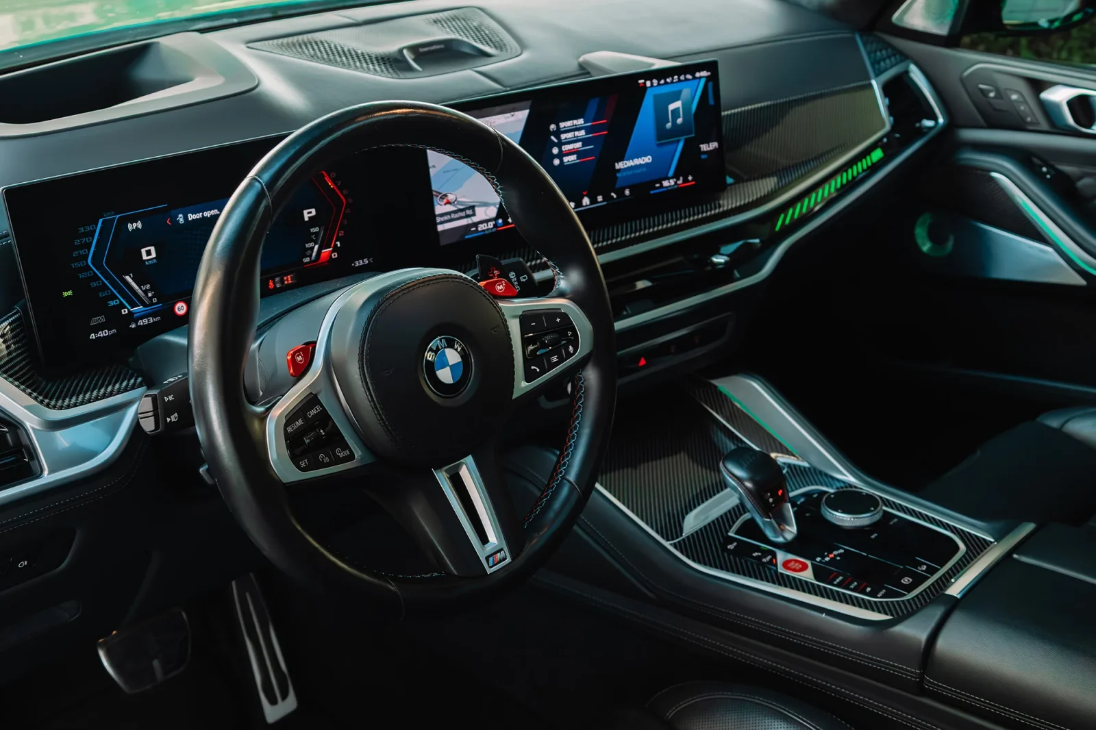 Affitto BMW X5 M Competition Verde 2024 in Abu Dhabi - 4 