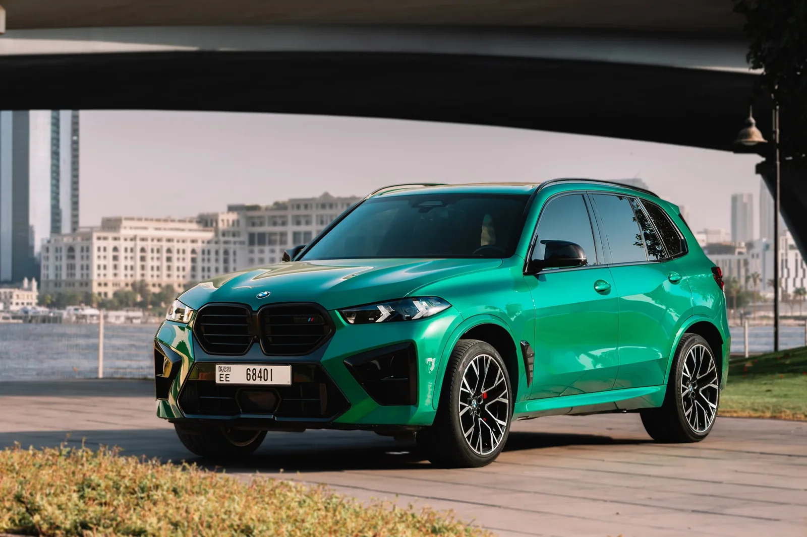 Affitto BMW X5 M Competition Verde 2024 in Abu Dhabi