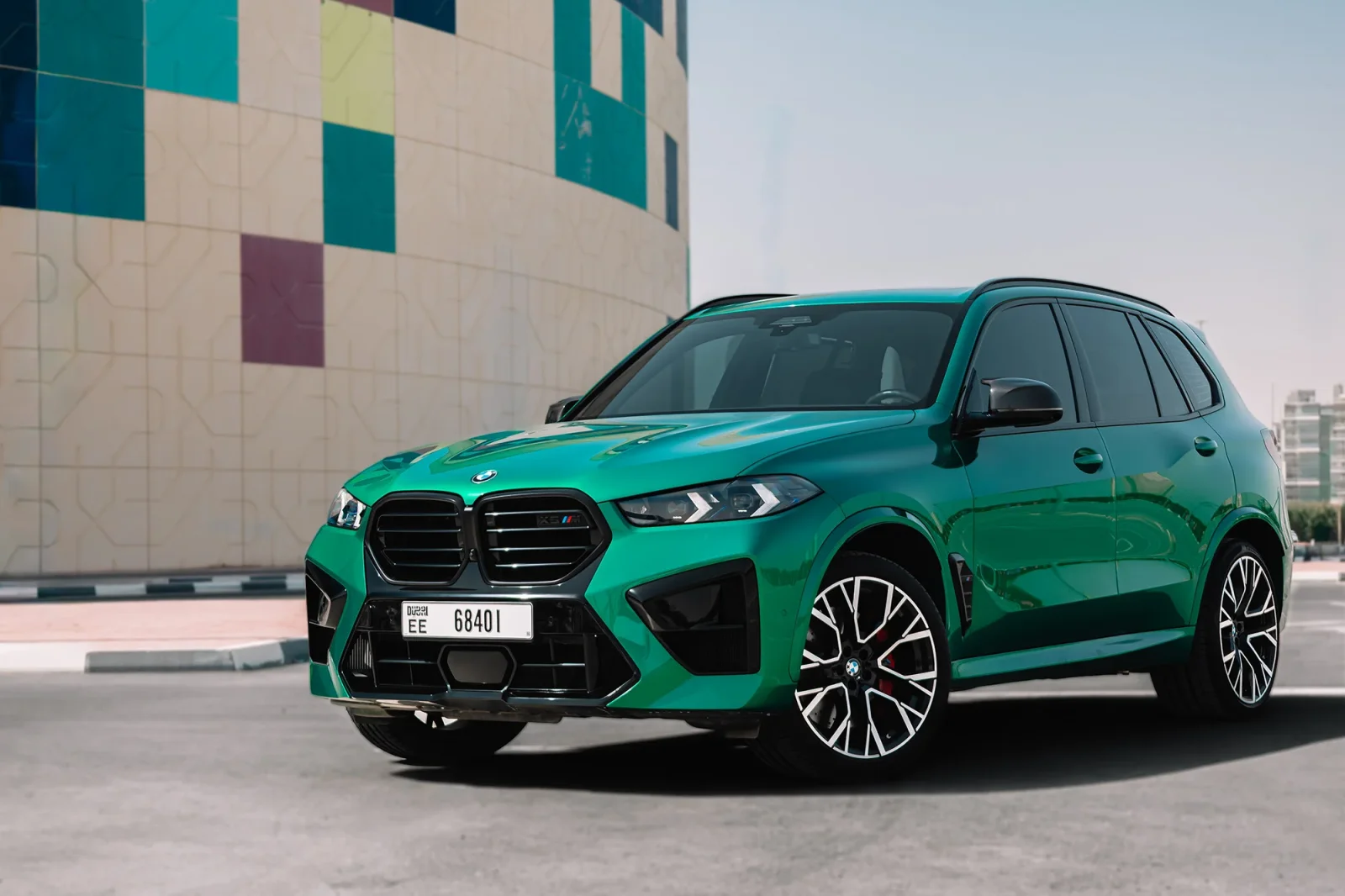 Affitto BMW X5 M Competition Verde 2024 in Abu Dhabi - 12 