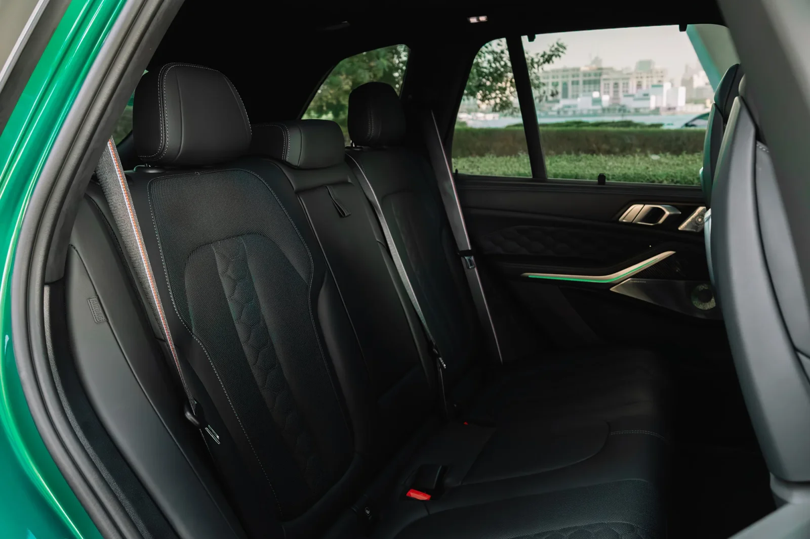 Affitto BMW X5 M Competition Verde 2024 in Abu Dhabi - 8 