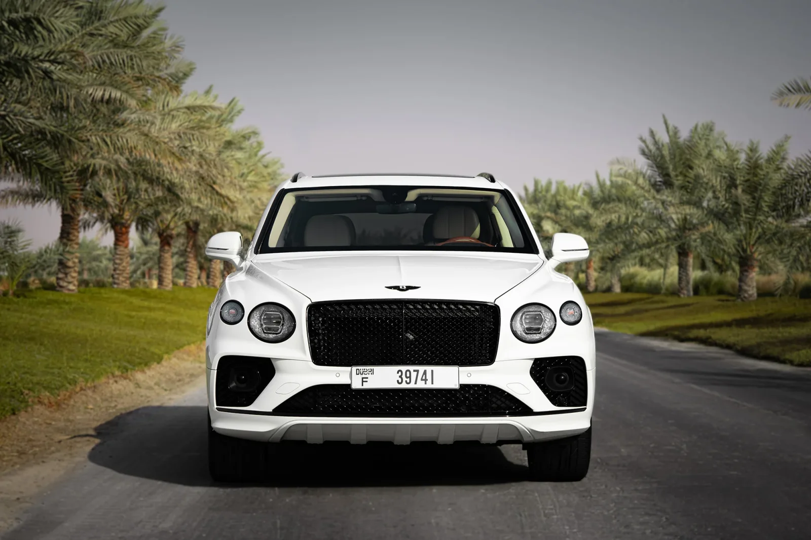 Loyer Bentley Bentayga  Blanc 2022 en Abou Dabi - 8 