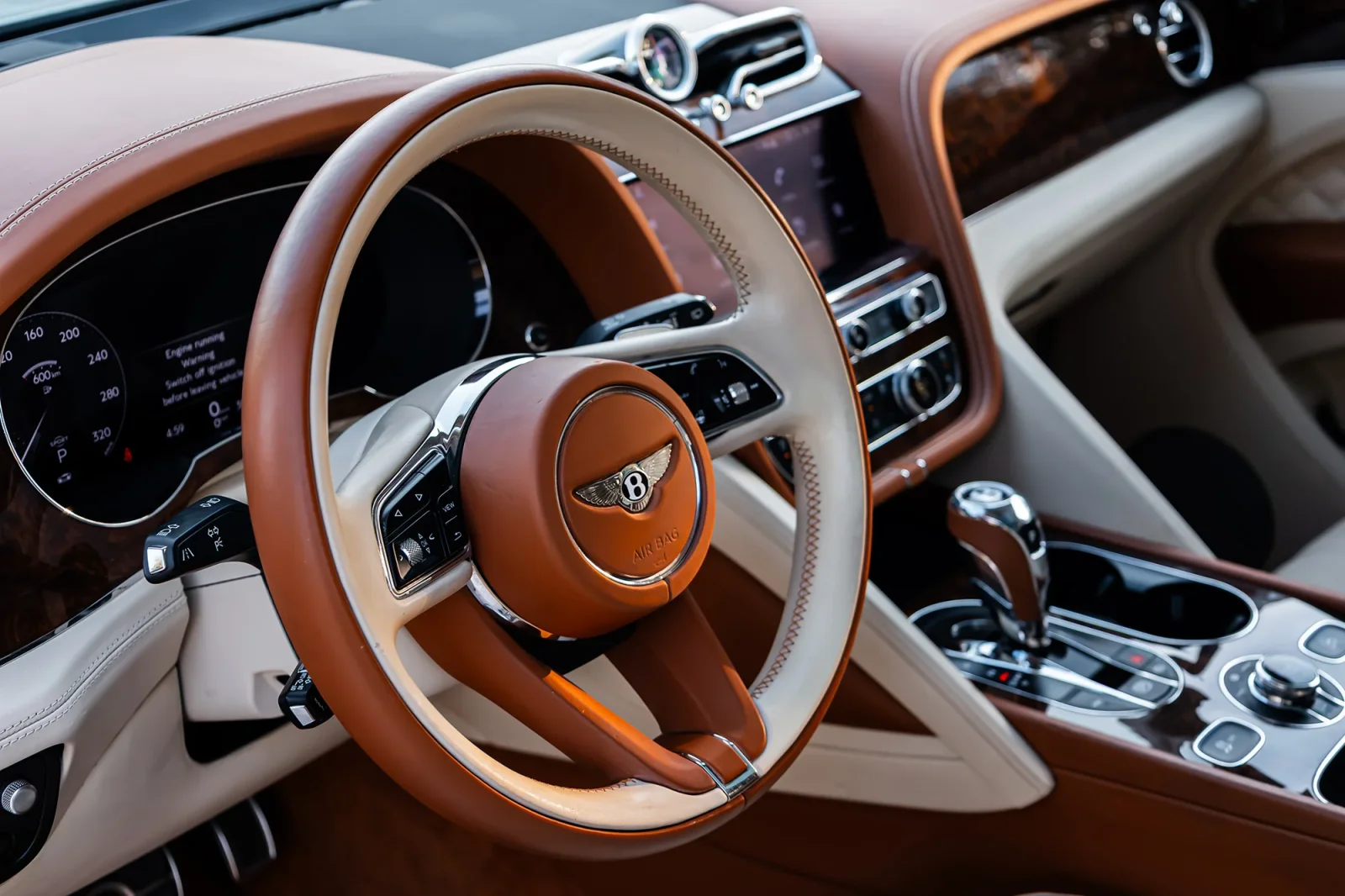 Loyer Bentley Bentayga  Blanc 2022 en Abou Dabi - 4 