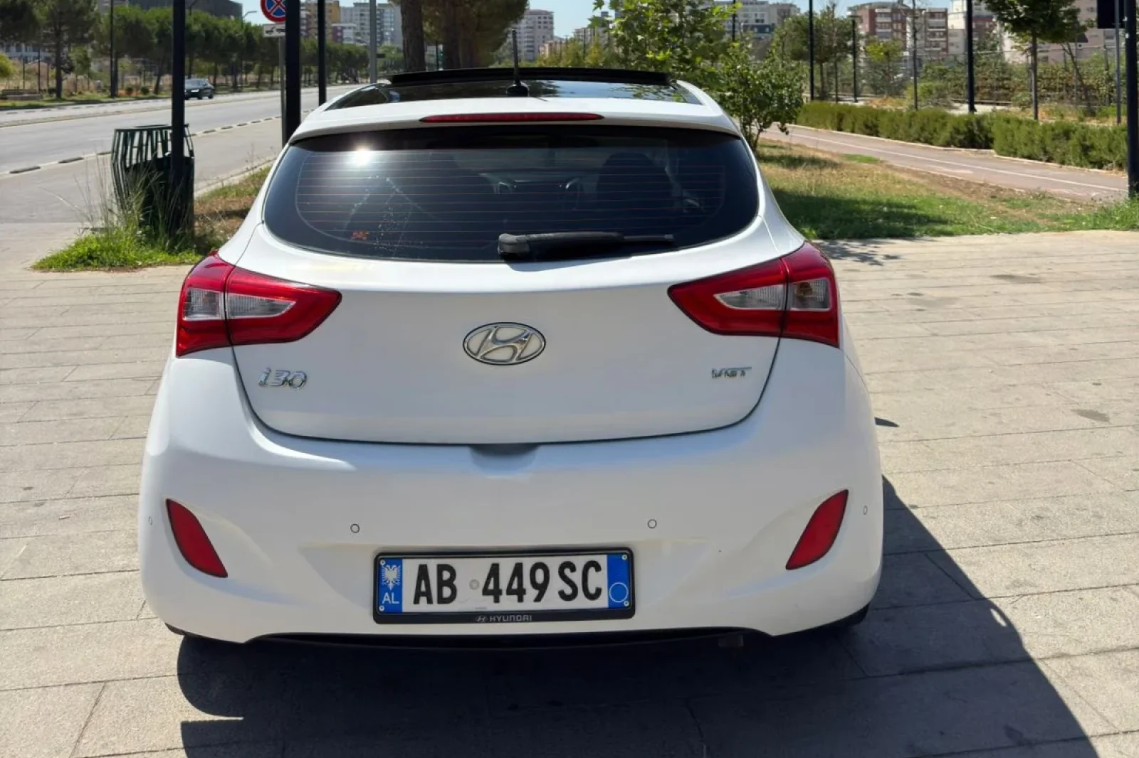 Rent Hyundai i30  White 2013 in Tirana - 6 
