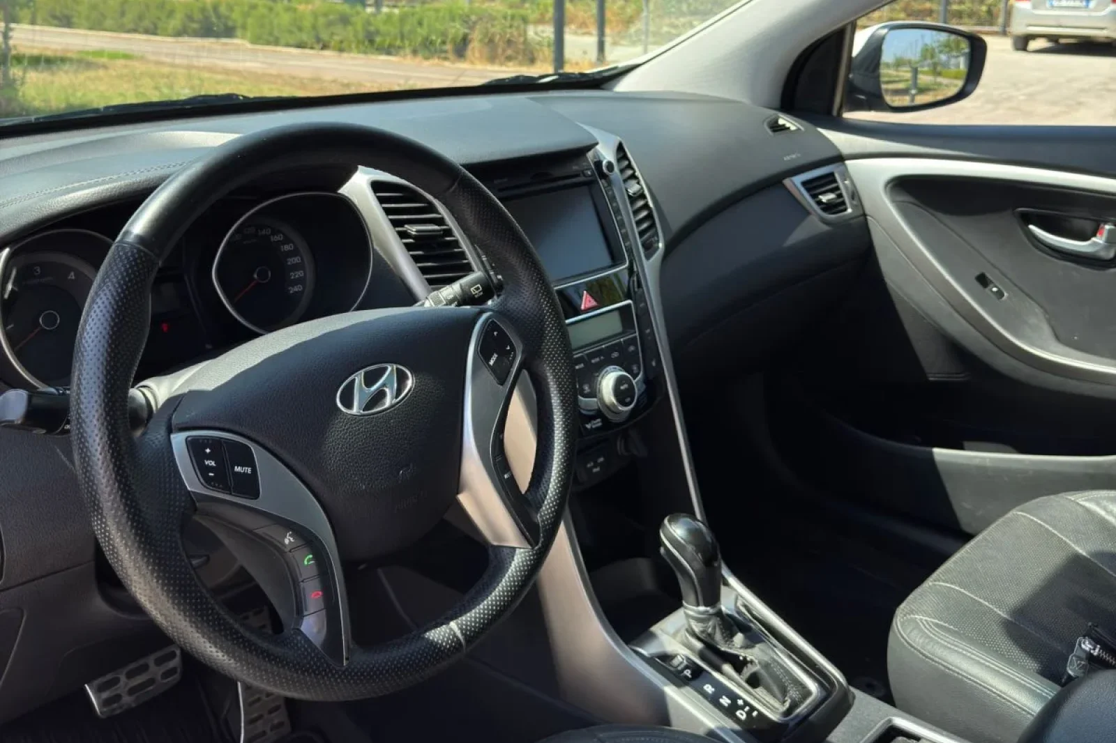 Rent Hyundai i30  White 2013 in Tirana - 4 