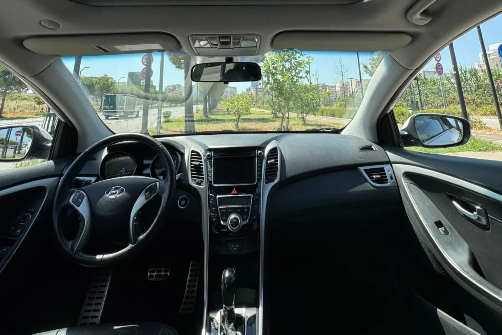 Rent Hyundai i30  White 2013 in Tirana - 3 