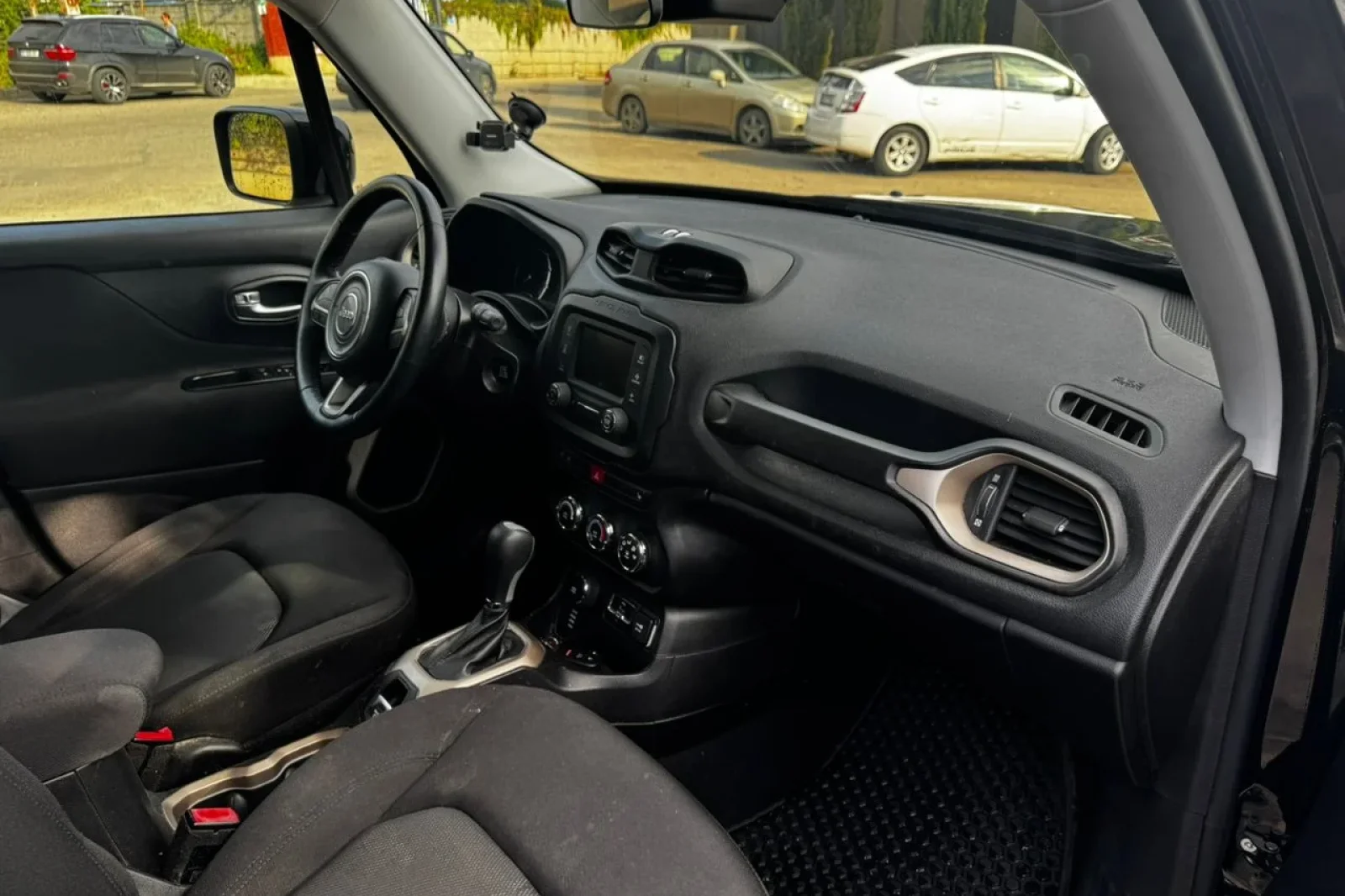 Huren Jeep Renegade Latitude Zwart 2017 in Tbilisi - 3 