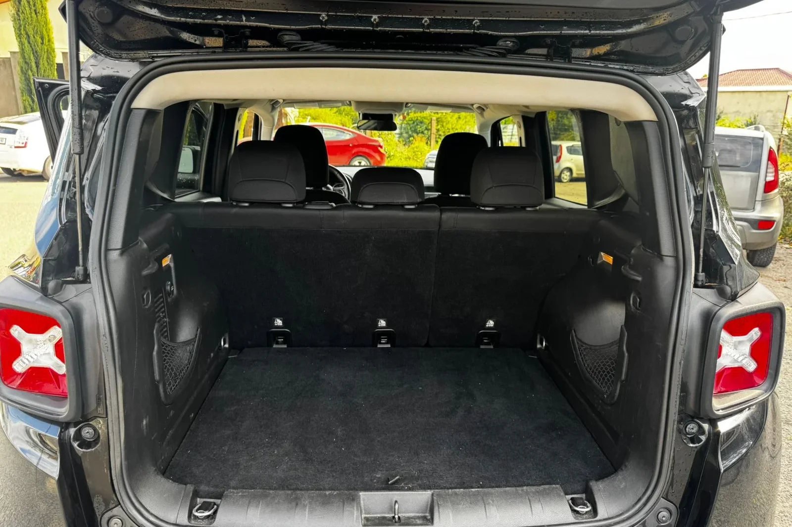 Huren Jeep Renegade Latitude Zwart 2017 in Tbilisi - 8 