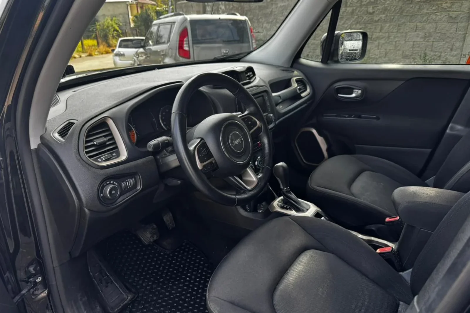 Huren Jeep Renegade Latitude Zwart 2017 in Tbilisi - 5 
