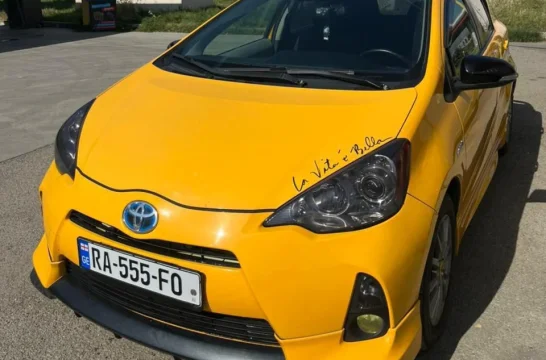 Toyota Prius C Geel 2014