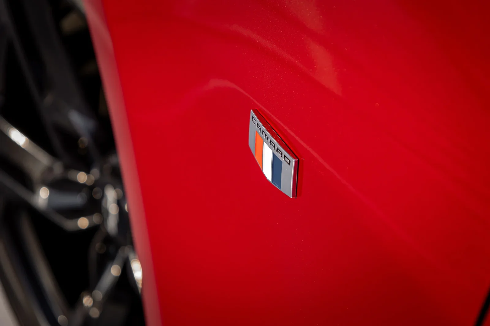 Kiralık Chevrolet Camaro  Kırmızı 2023 içinde Abu Dhabi - 13 