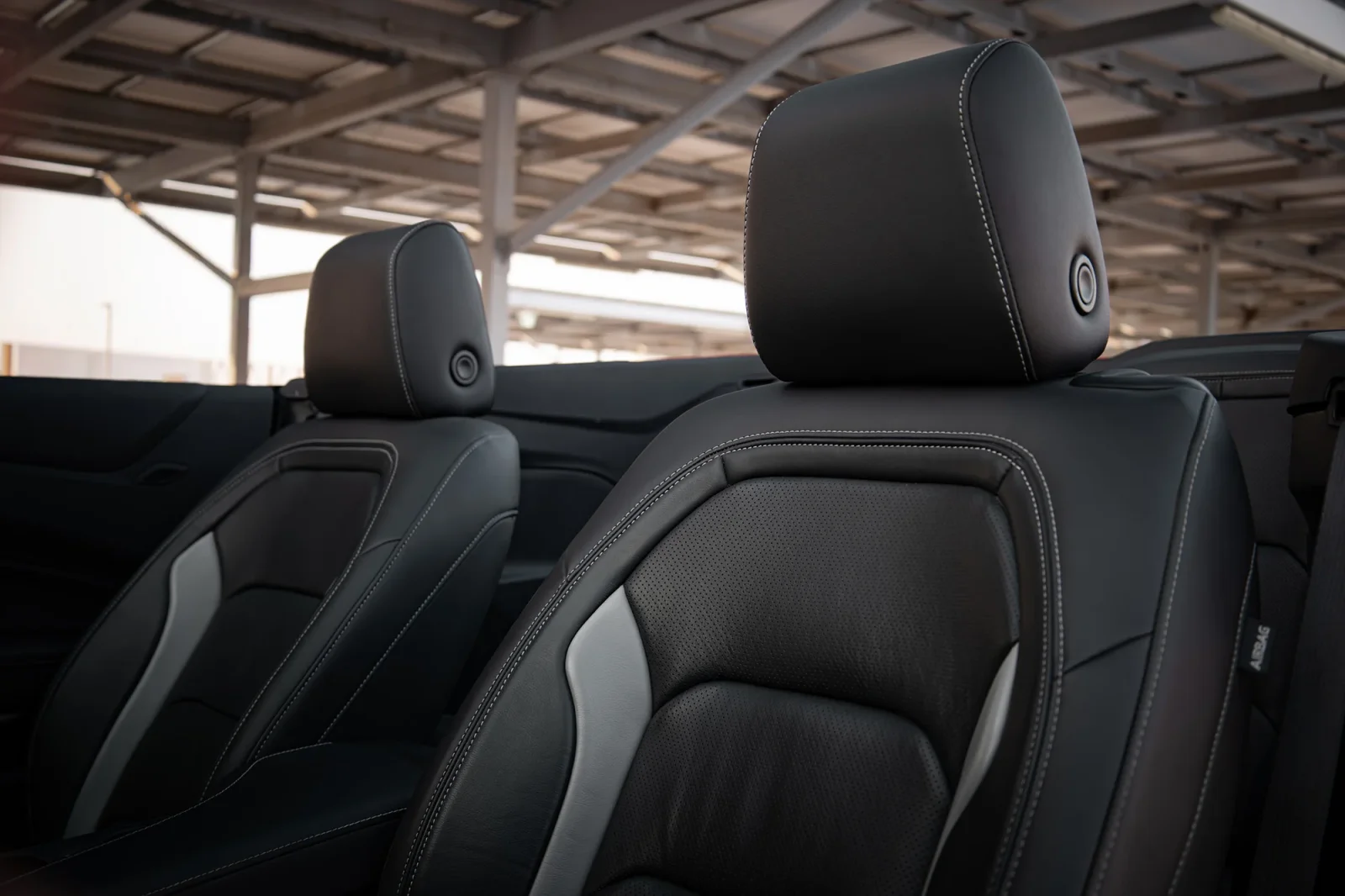 Kiralık Chevrolet Camaro  Kırmızı 2023 içinde Abu Dhabi - 5 