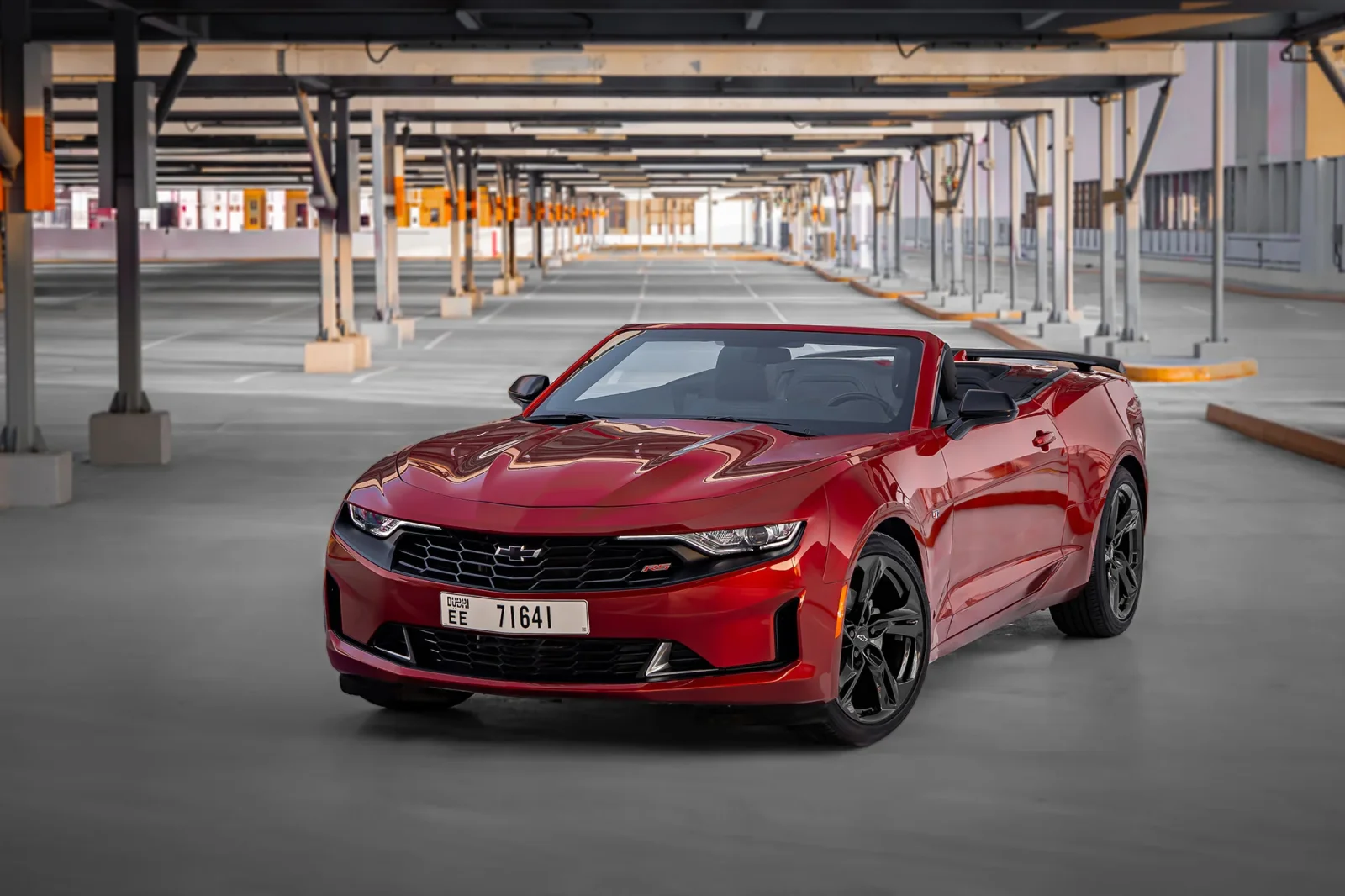 Kiralık Chevrolet Camaro  Kırmızı 2023 içinde Abu Dhabi