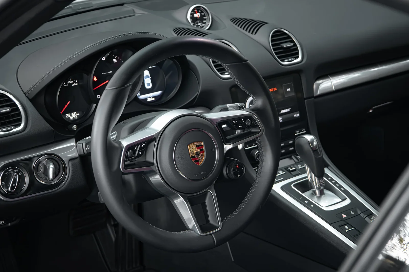 Loyer Porsche Cayman  Blanc 2024 en Abou Dabi - 4 