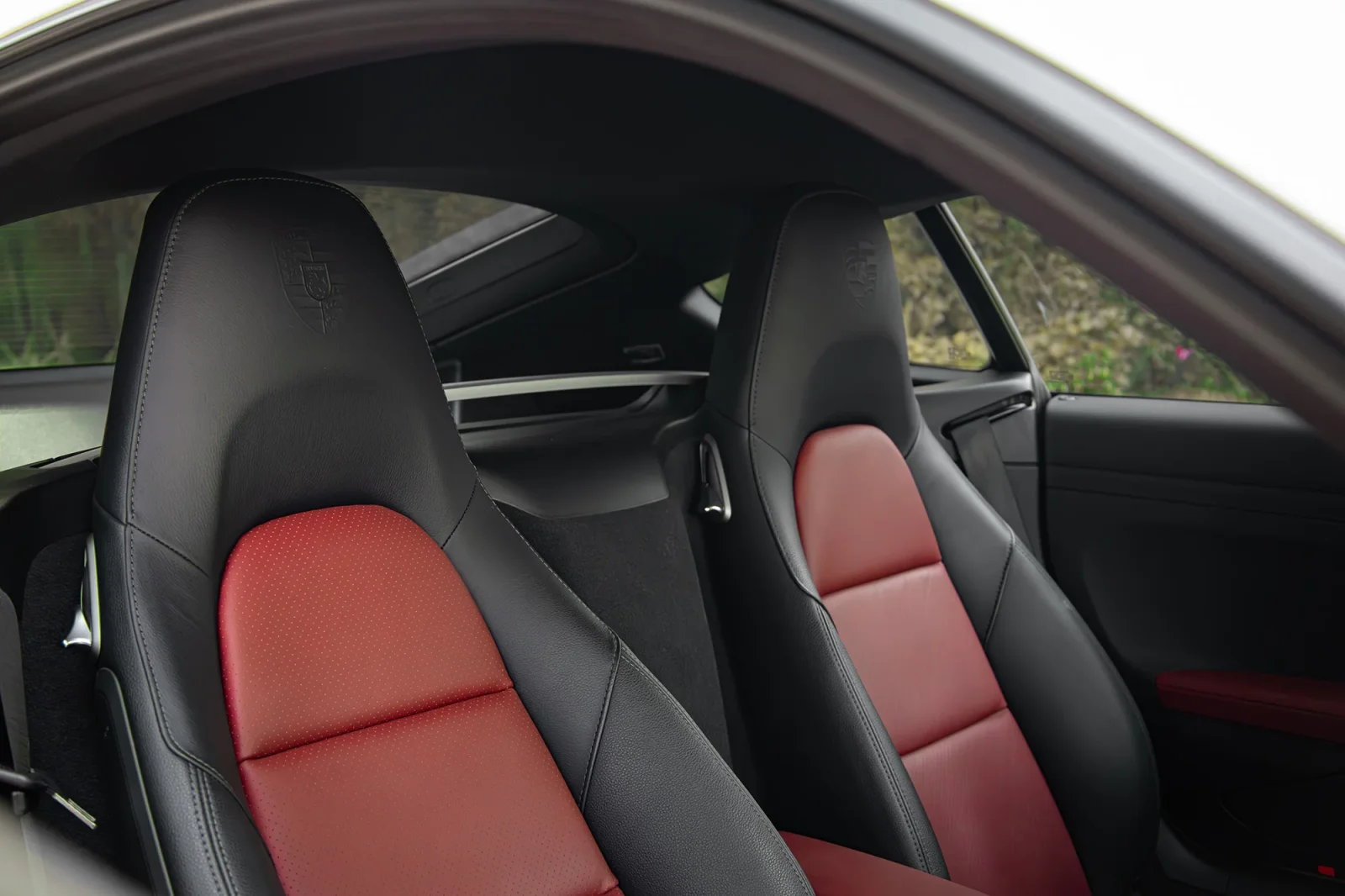 Loyer Porsche Cayman  Blanc 2024 en Abou Dabi - 3 