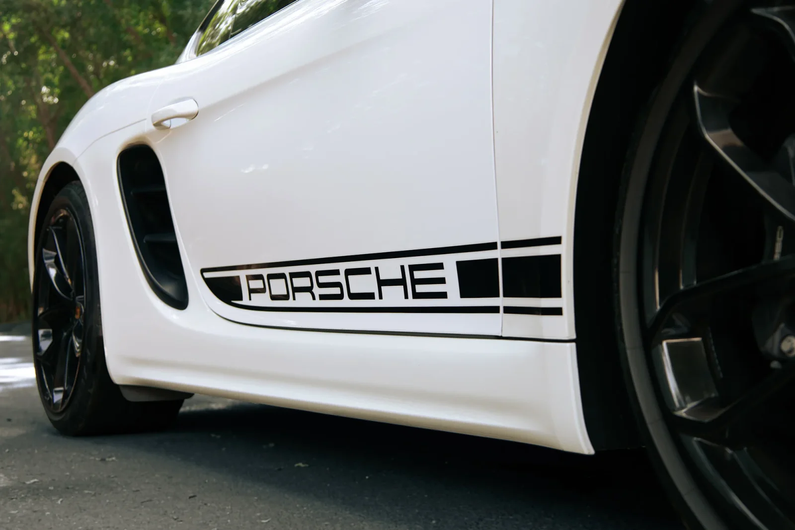 Loyer Porsche Cayman  Blanc 2024 en Abou Dabi - 12 