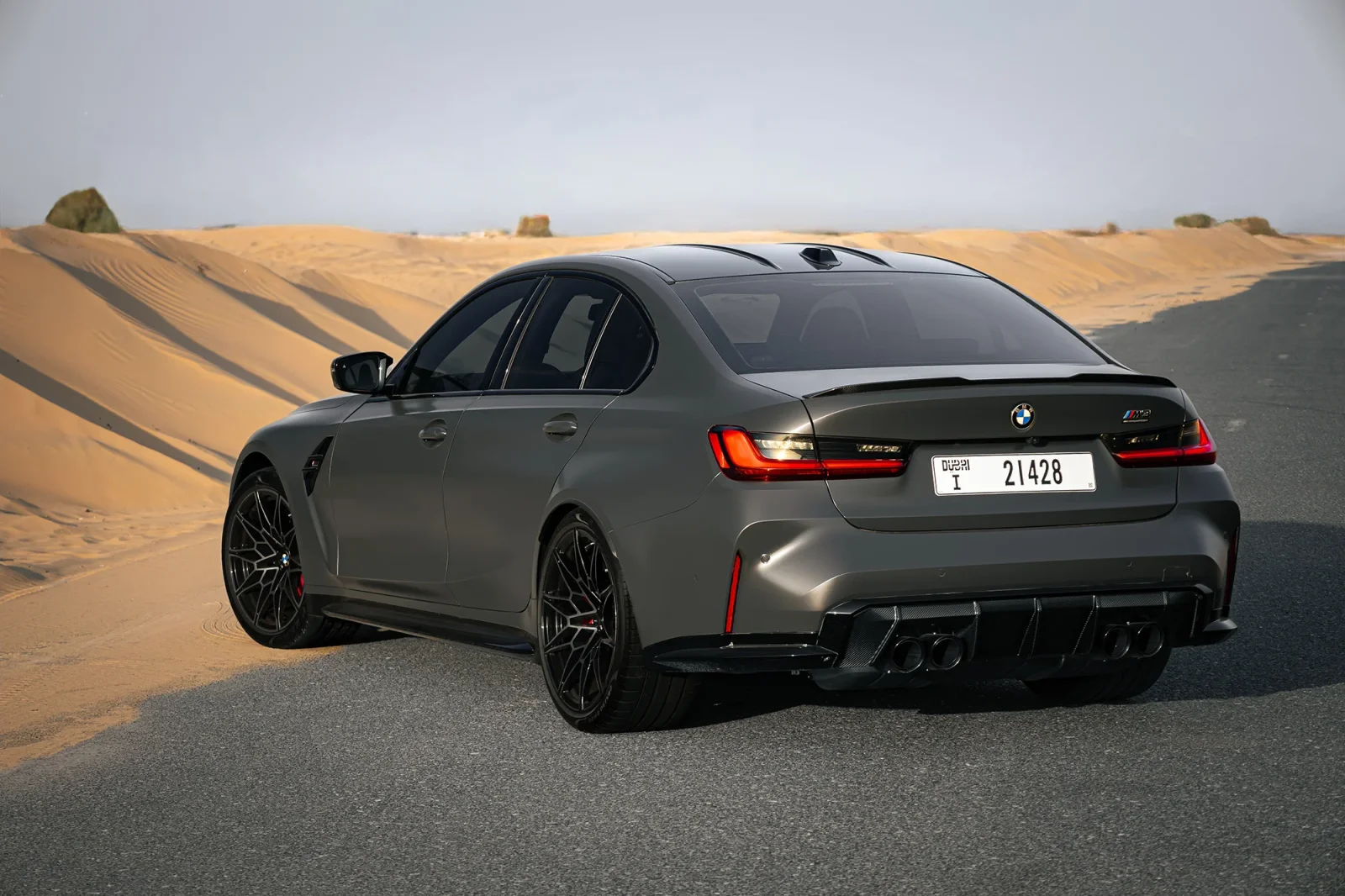 Huren BMW M3 Competition Grijs 2025 in Abu Dhabi - 12 