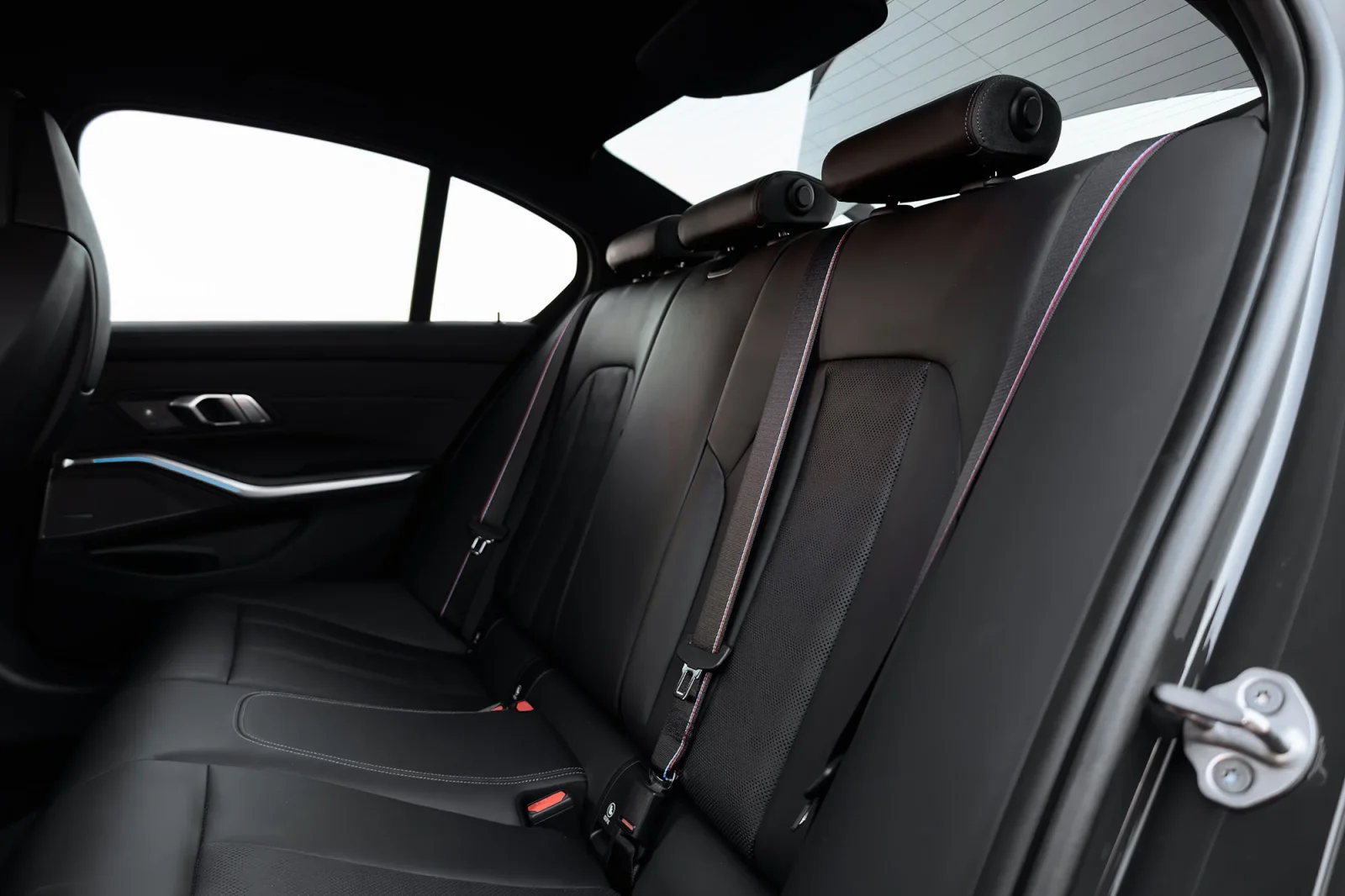 Huren BMW M3 Competition Grijs 2025 in Abu Dhabi - 10 