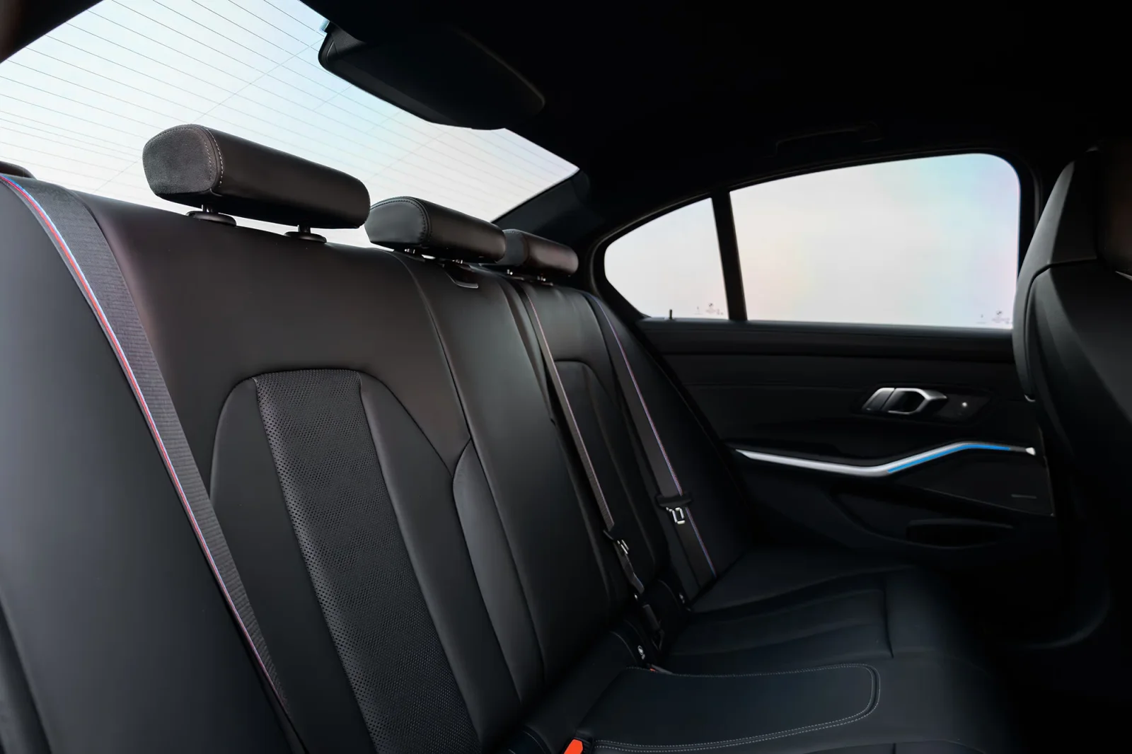 Huren BMW M3 Competition Grijs 2025 in Abu Dhabi - 9 