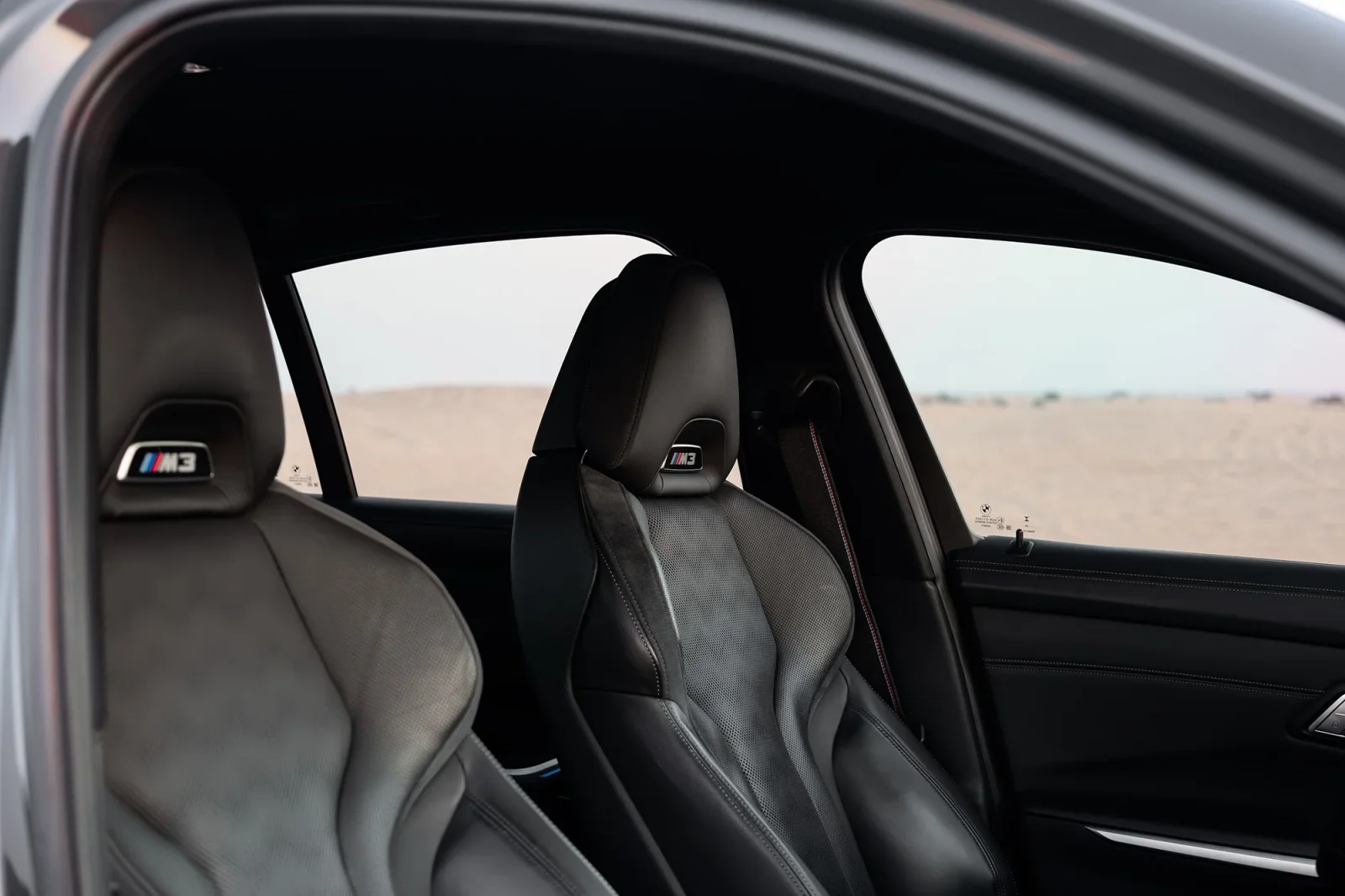 Huren BMW M3 Competition Grijs 2025 in Abu Dhabi - 7 