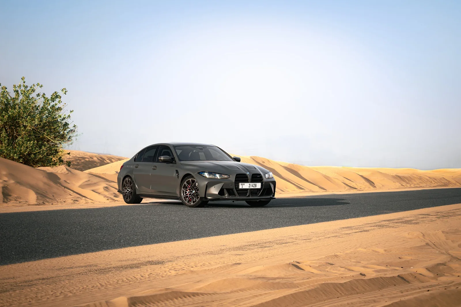 Huren BMW M3 Competition Grijs 2025 in Abu Dhabi - 2 