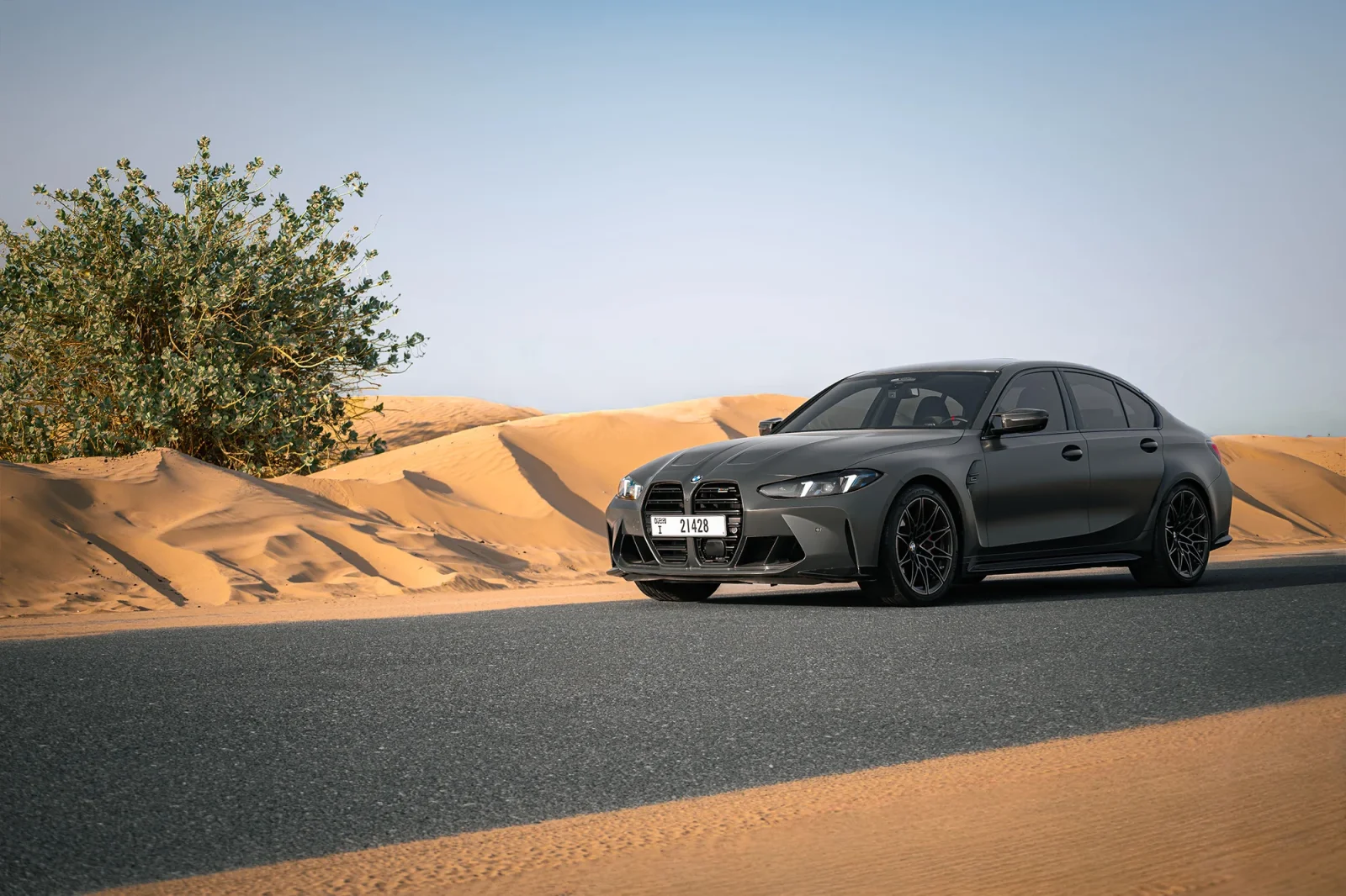 Huren BMW M3 Competition Grijs 2025 in Abu Dhabi - 13 