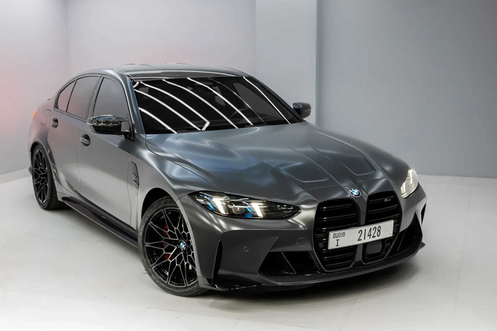 Huren BMW M3 Competition Grijs 2025 in Abu Dhabi