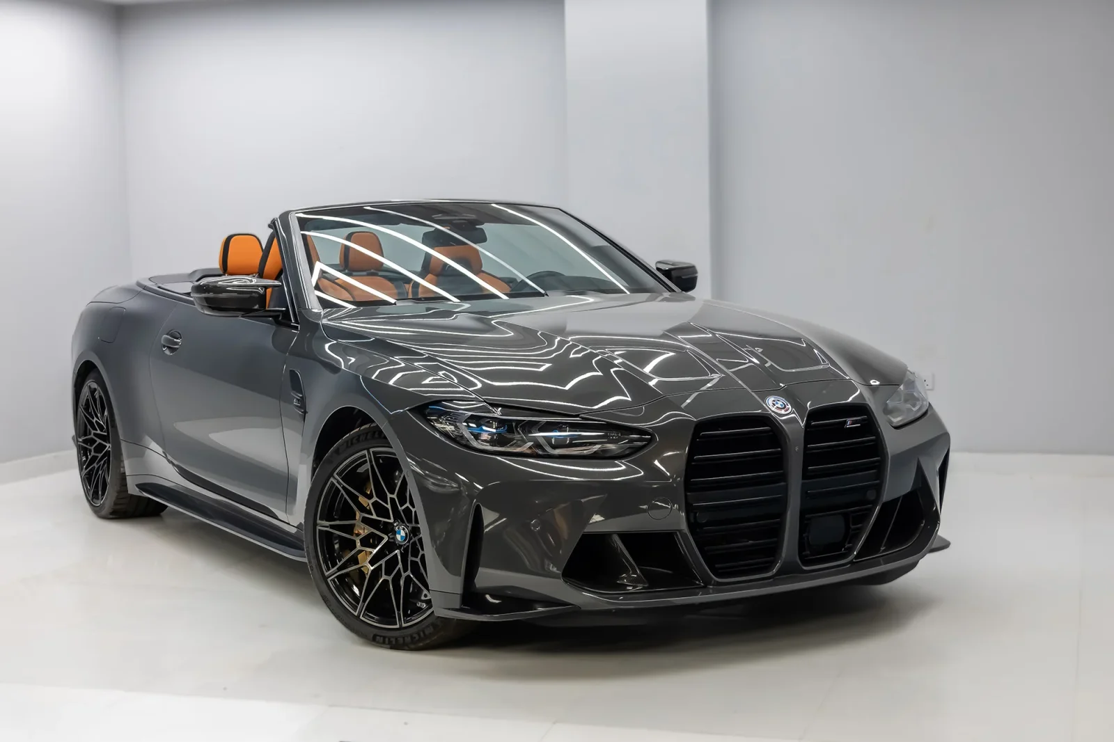 Kiralık BMW M4 Competition Gri 2023 içinde Abu Dhabi