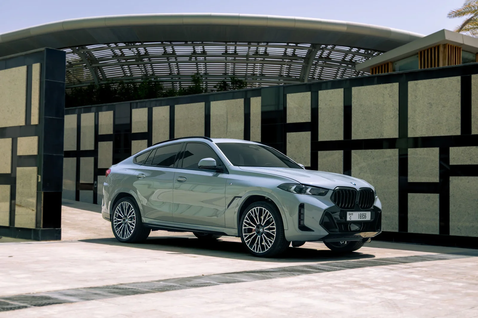 Huren BMW X6 40i Grijs 2025 in Abu Dhabi - 8 