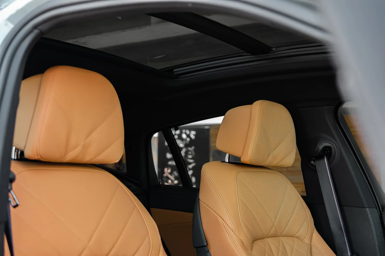 Huren BMW X6 40i Grijs 2025 in Abu Dhabi - 13 
