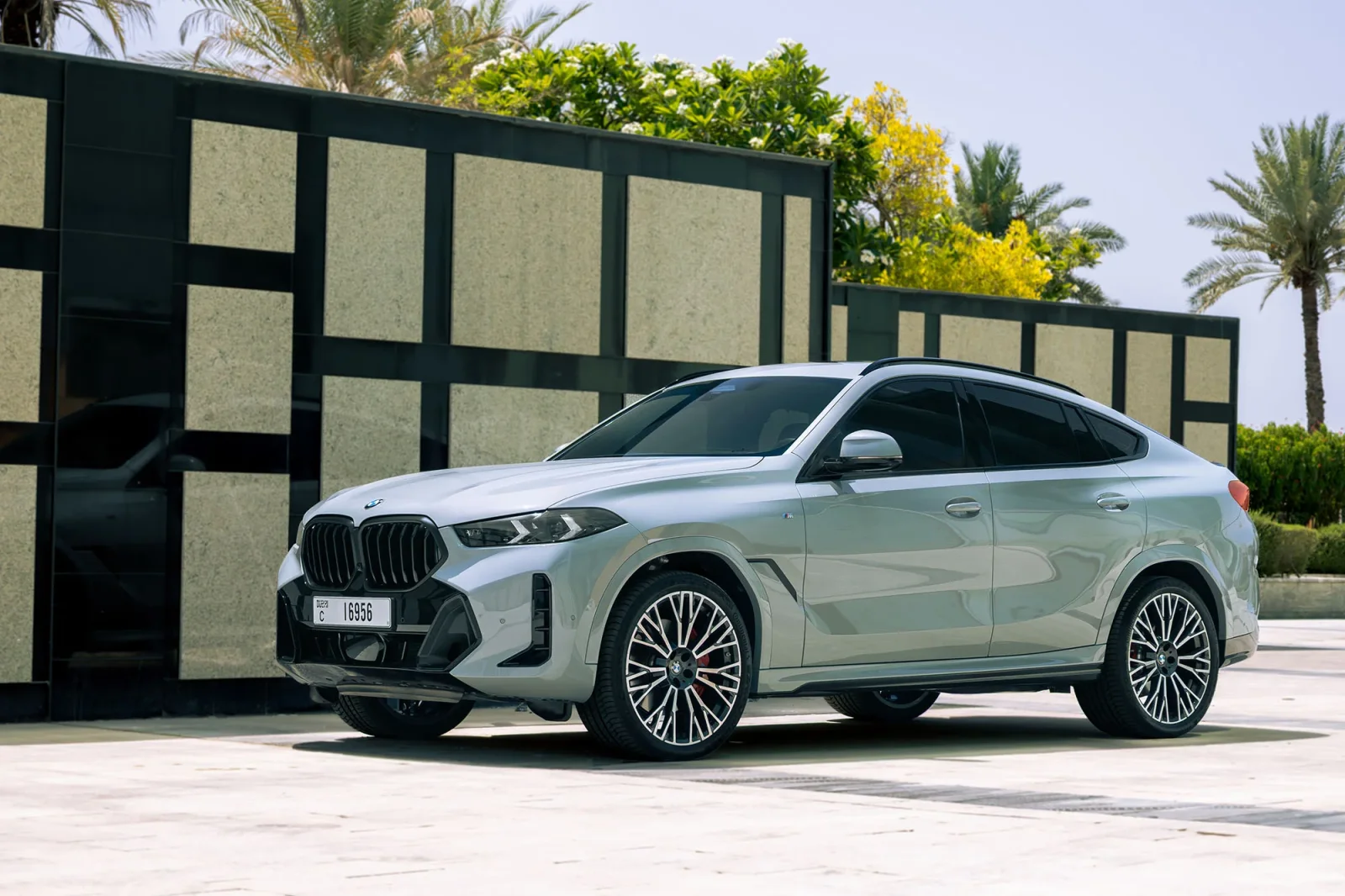 Huren BMW X6 40i Grijs 2025 in Abu Dhabi - 9 