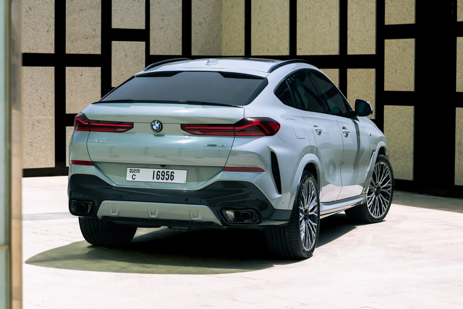 Huren BMW X6 40i Grijs 2025 in Abu Dhabi - 10 
