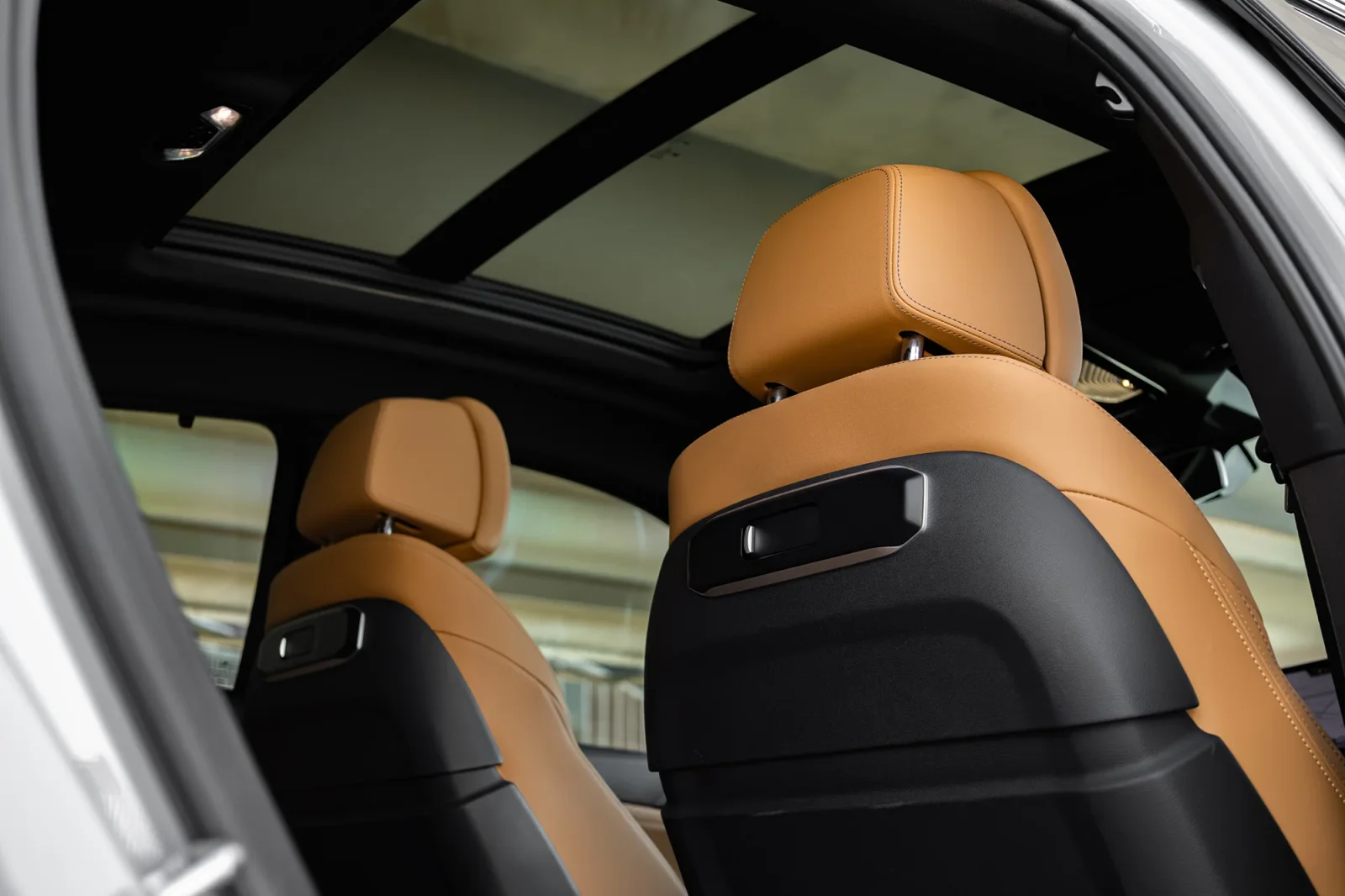 Huren BMW X6 40i Grijs 2025 in Abu Dhabi - 12 