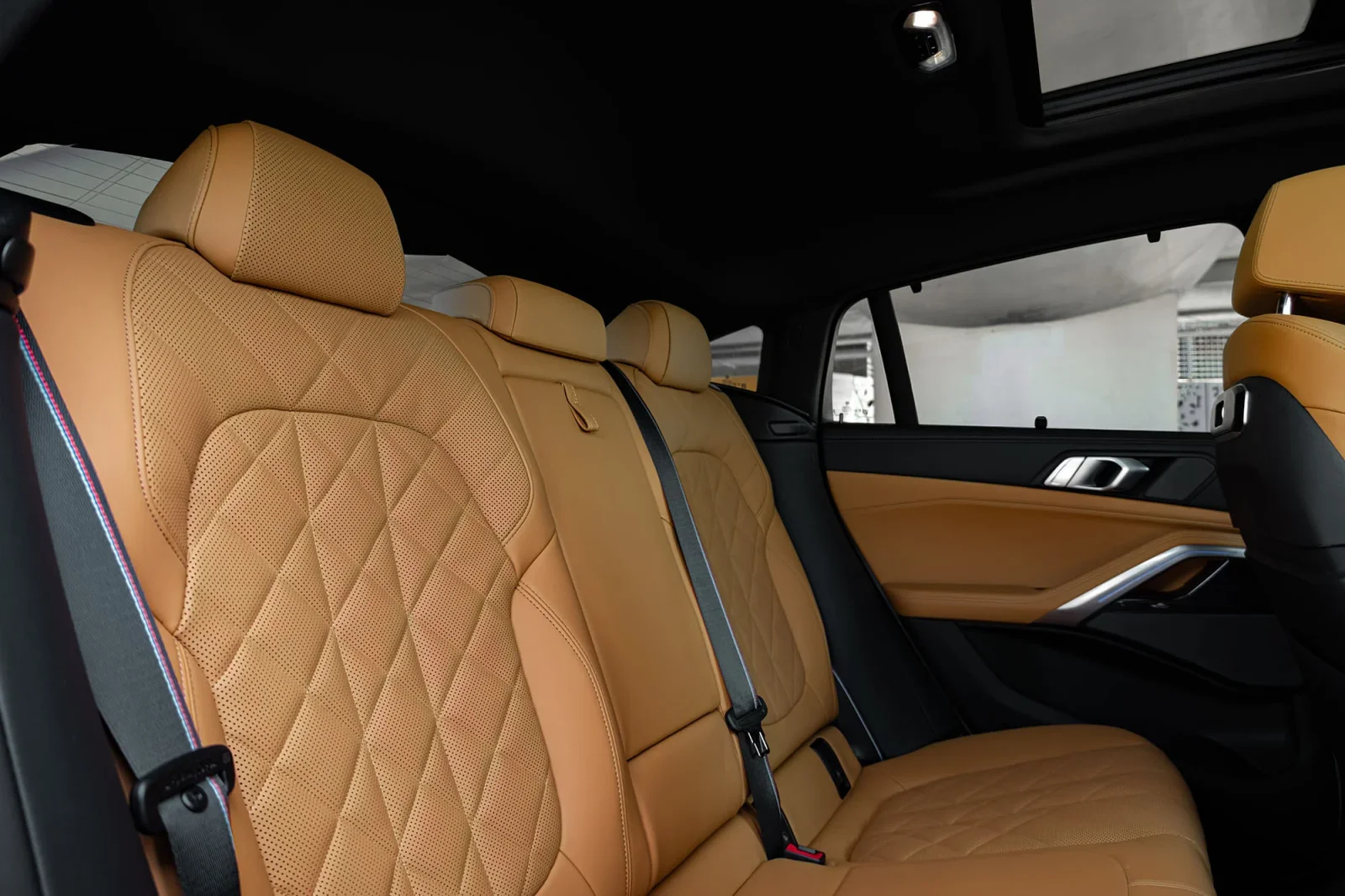 Huren BMW X6 40i Grijs 2025 in Abu Dhabi - 15 