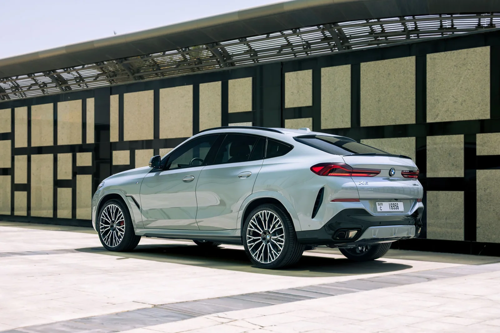 Huren BMW X6 40i Grijs 2025 in Abu Dhabi - 11 