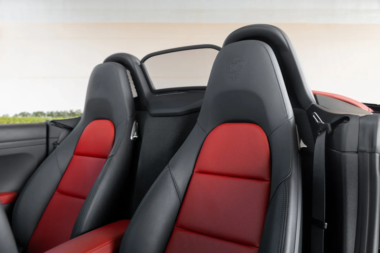 Loyer Porsche Boxster  Noir 2024 en Abou Dabi - 14 