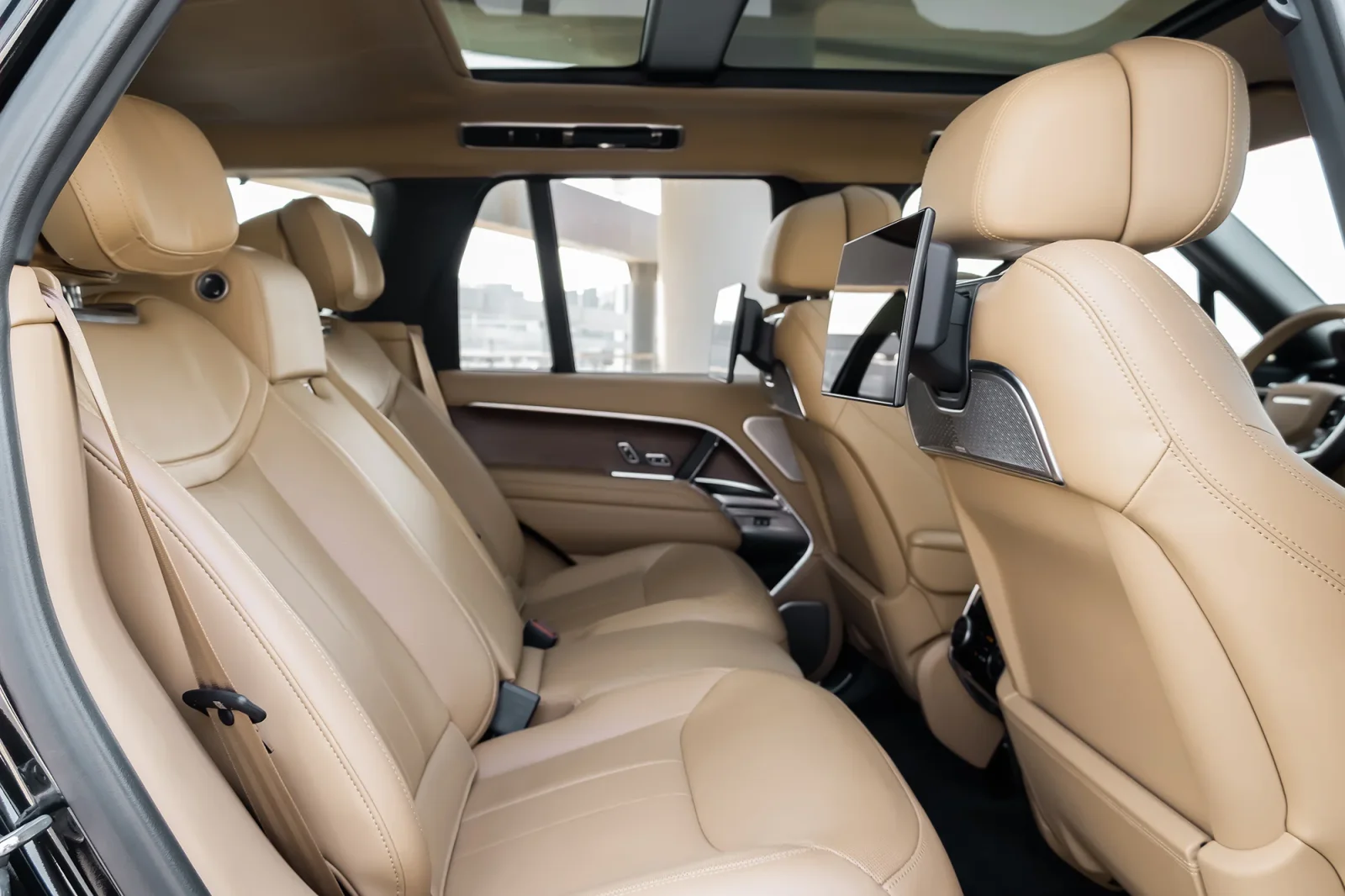 Rent Land Rover Range Rover Autobiography V8 Black 2023 in Abu Dhabi - 9 