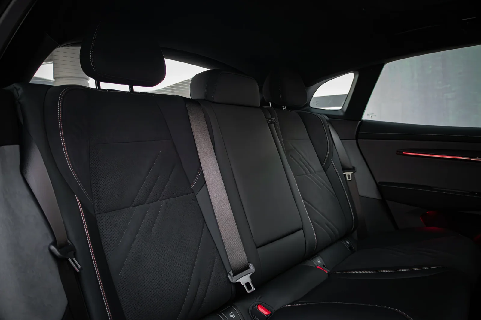 Loyer Zeekr 1  Noir 2025 en Abou Dabi - 8 