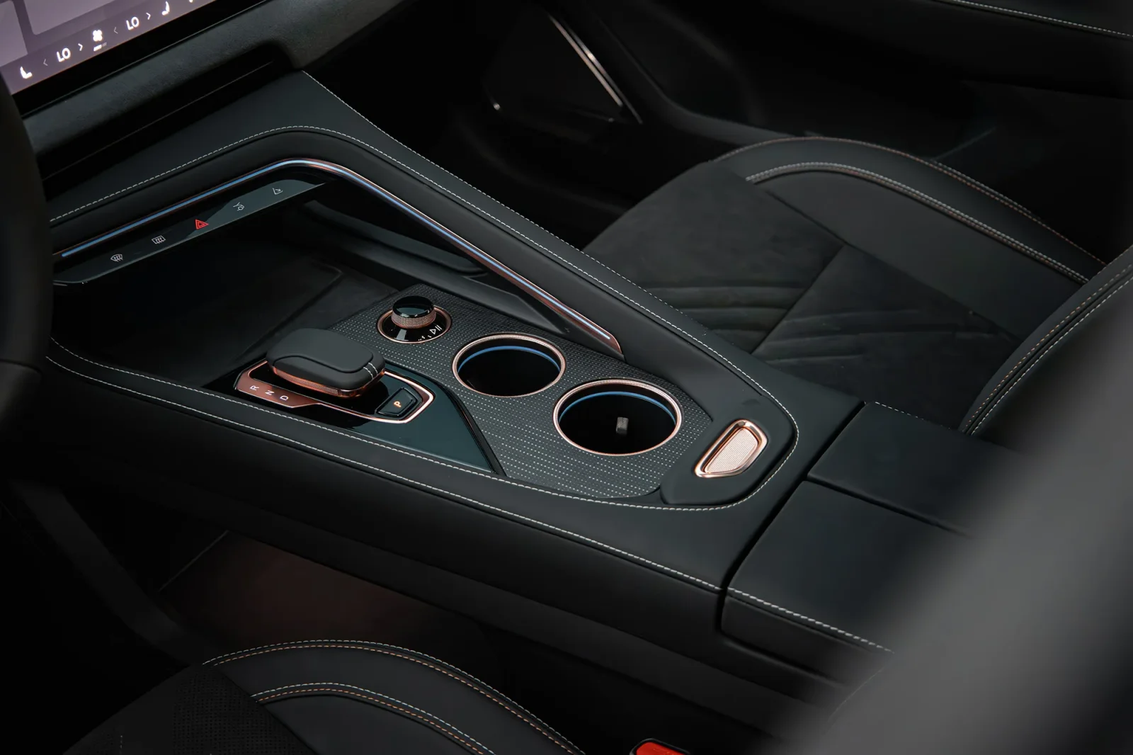 Loyer Zeekr 1  Noir 2025 en Abou Dabi - 13 