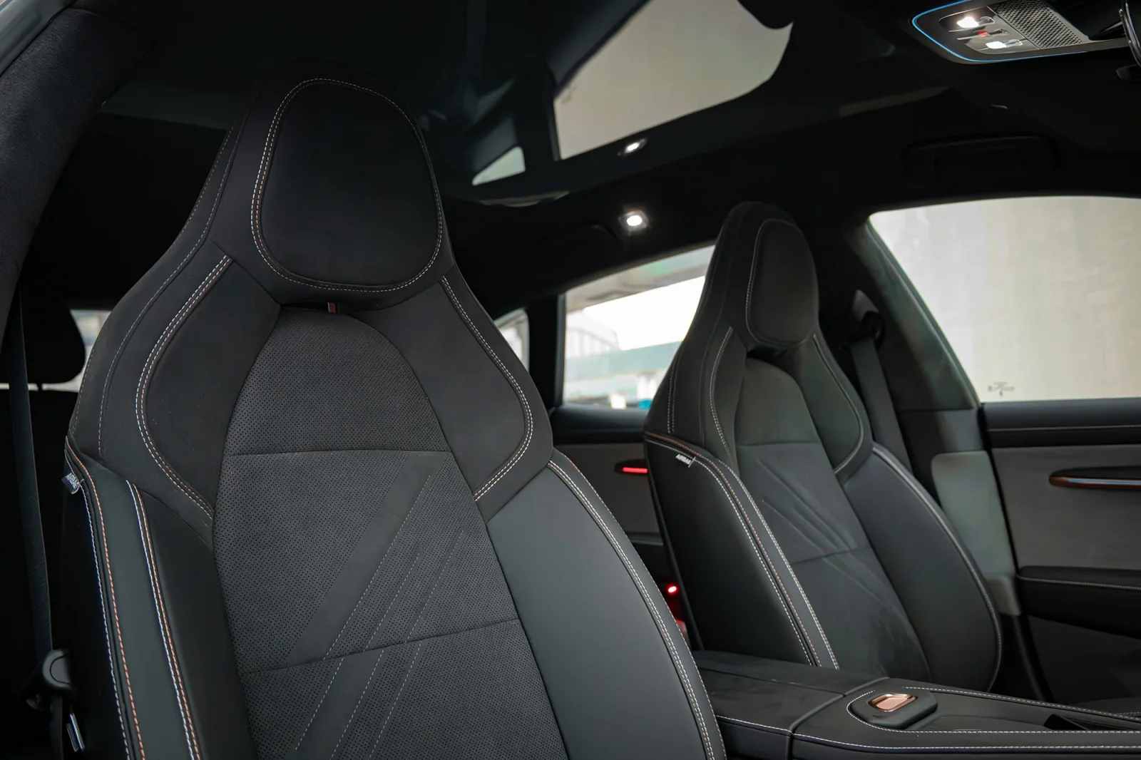 Loyer Zeekr 1  Noir 2025 en Abou Dabi - 7 