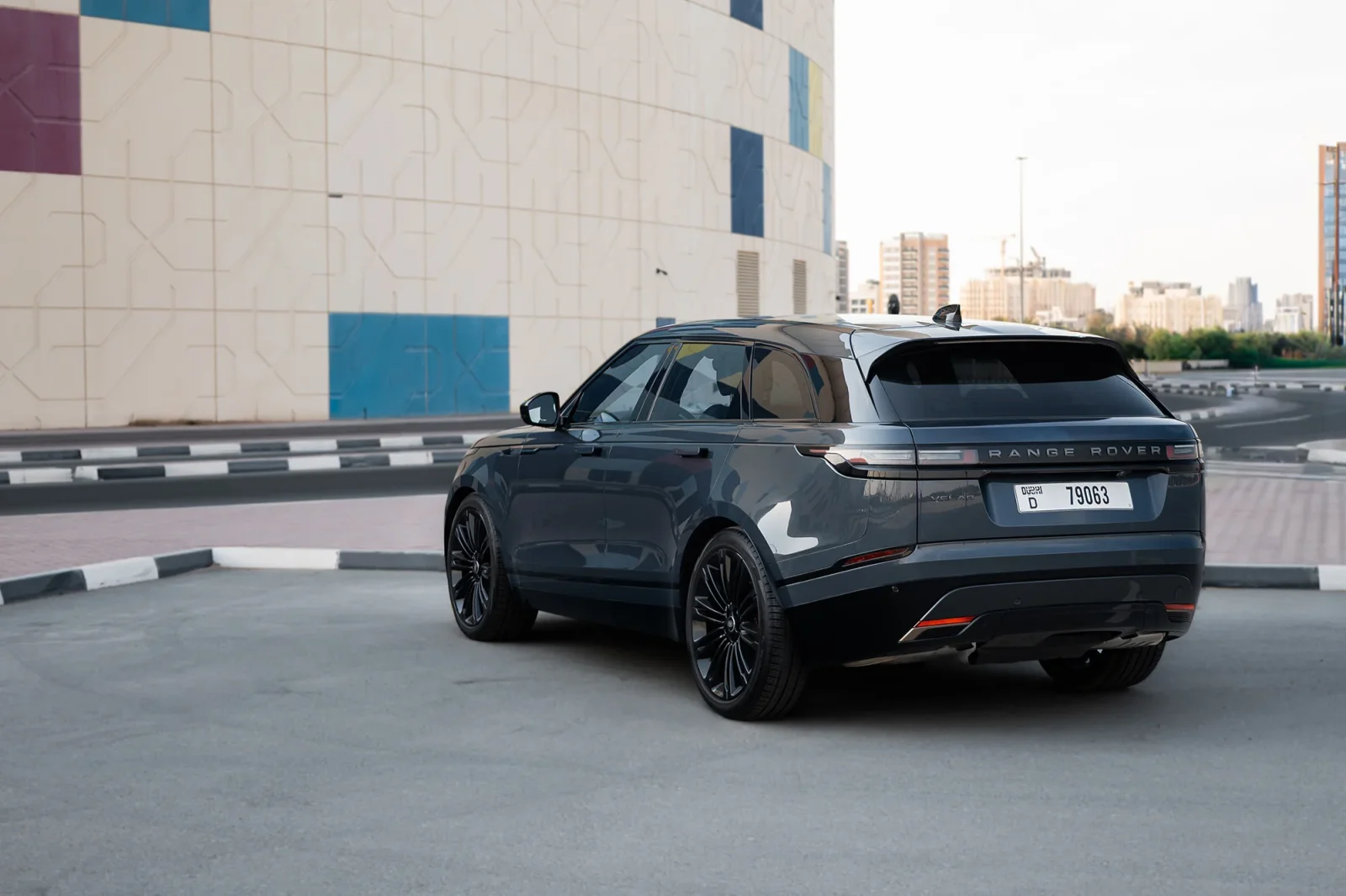 Miete Land Rover Range Rover Velar  Blau 2024 in der Abu Dhabi - 9 
