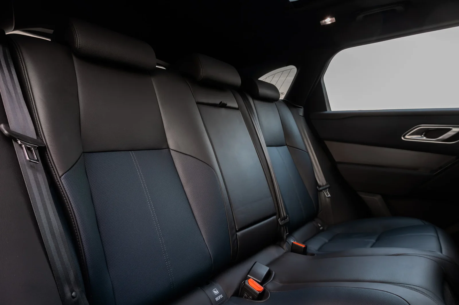 Miete Land Rover Range Rover Velar  Blau 2024 in der Abu Dhabi - 7 