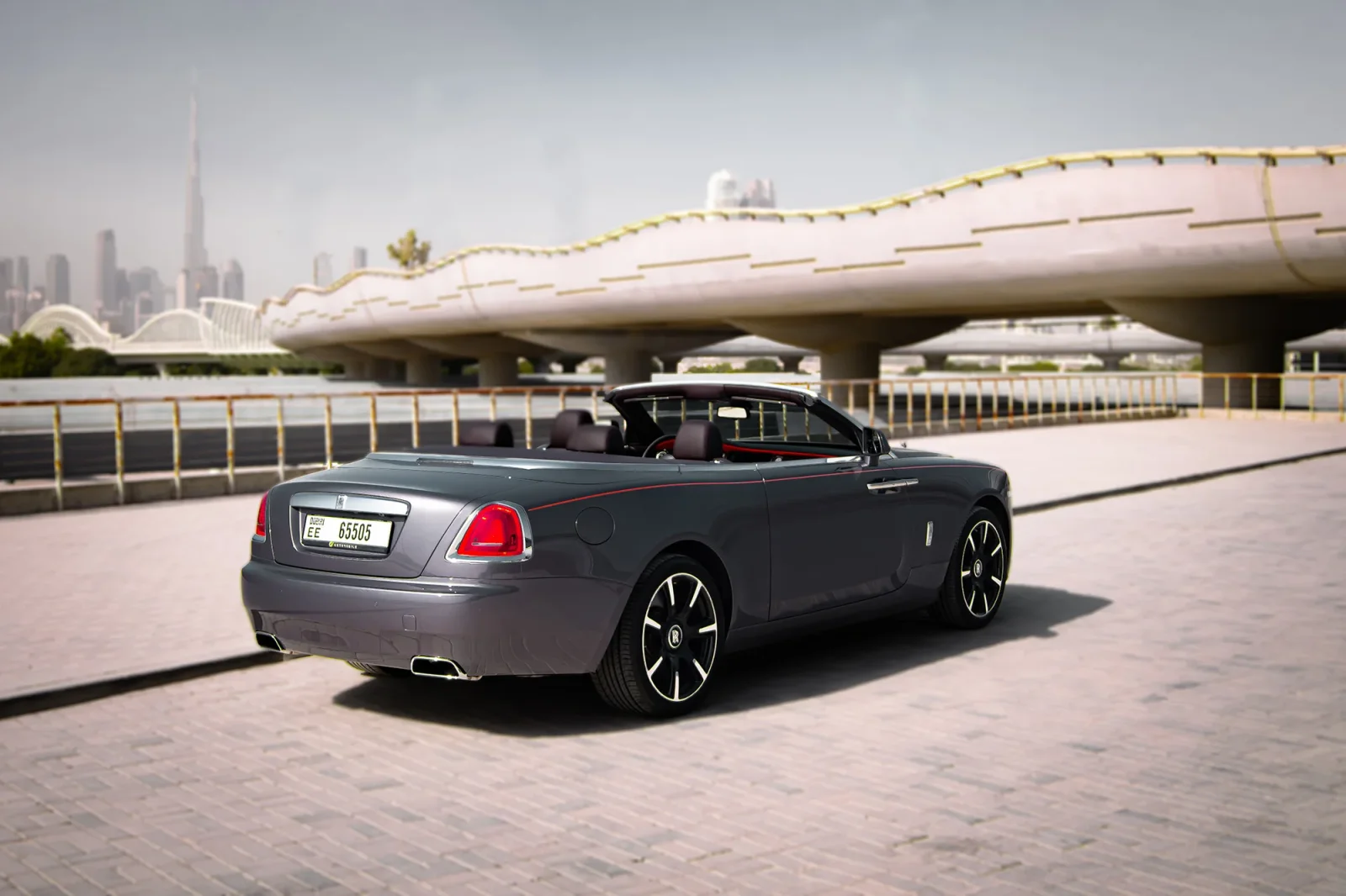 Miete Rolls-Royce Dawn  Grau 2022 in der Abu Dhabi - 13 
