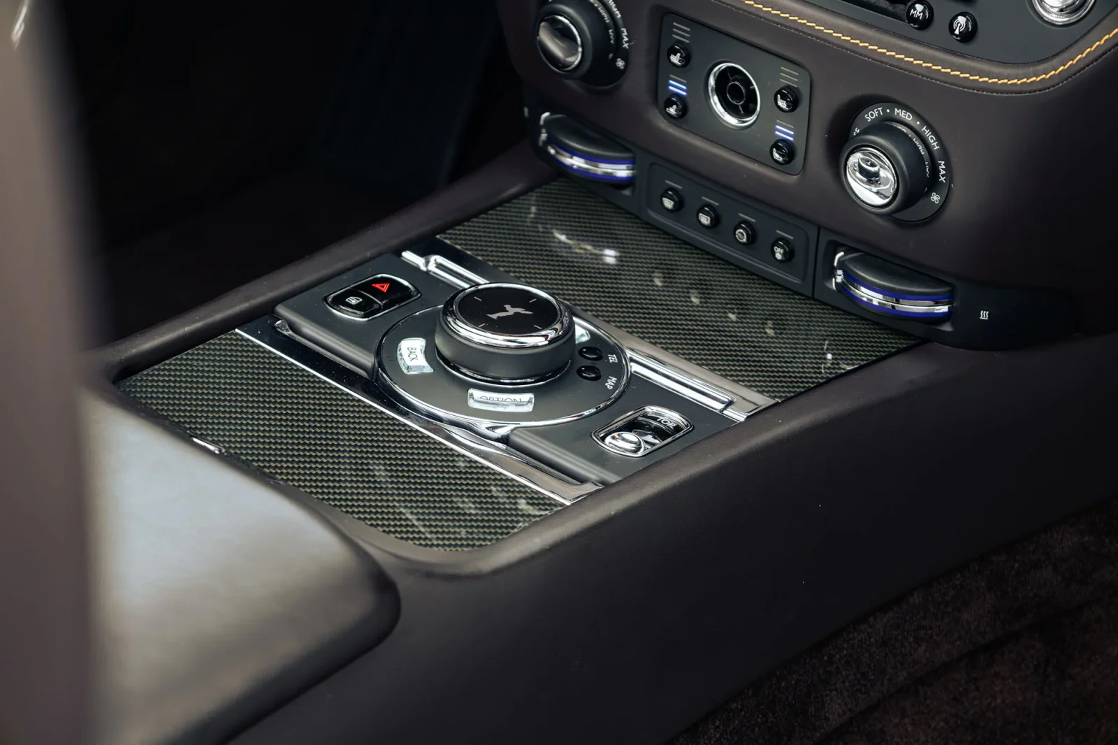 Miete Rolls-Royce Dawn  Grau 2022 in der Abu Dhabi - 10 